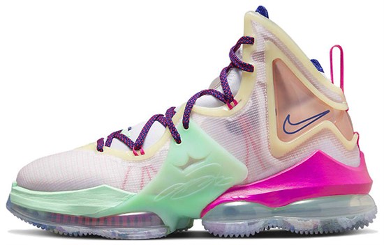 Nike LeBron 19 'Valentine's Day' DH8459-900 - фото 534516