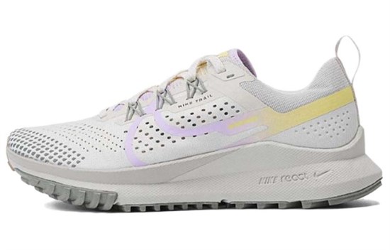 Nike Pegasus Trail 4 'Tan' Women's FZ5060-095 - фото 632246